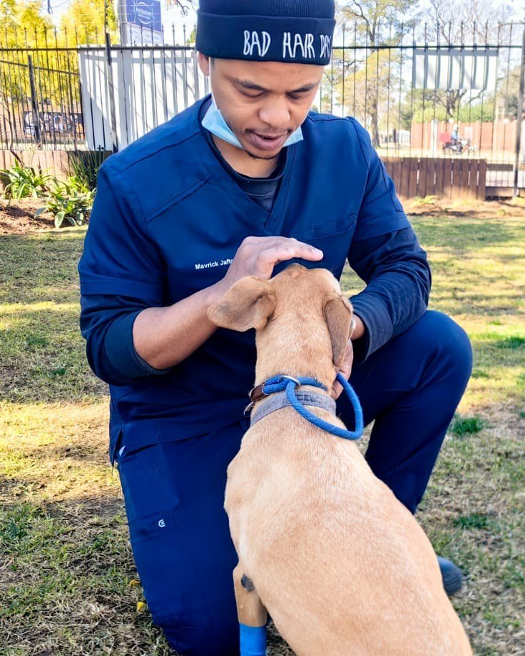 Maverick Jafta with a patient in the garden